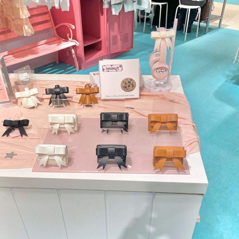 阪急うめだ本店POP-UPで並べられたimmutの革小物