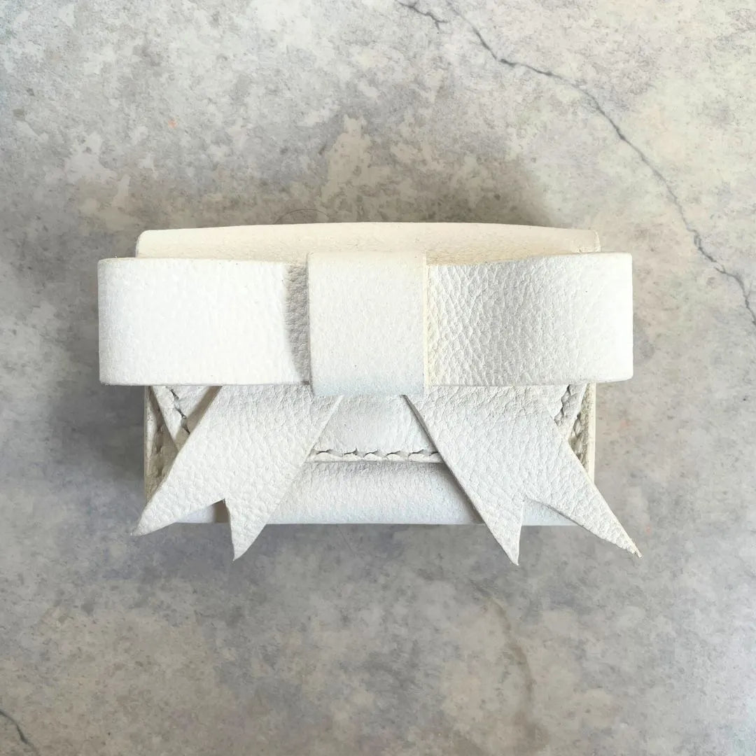 White bow minimalwallet