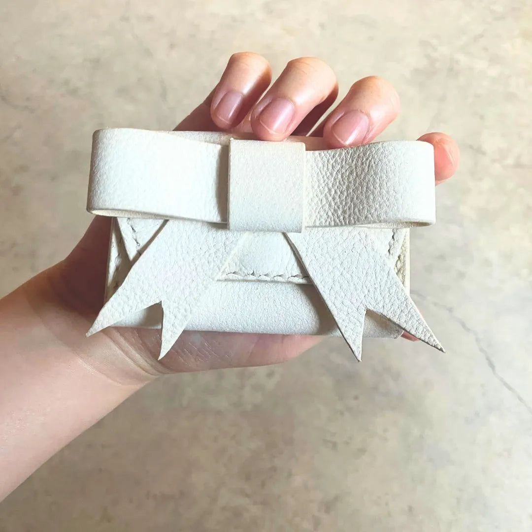 White bow minimalwallet