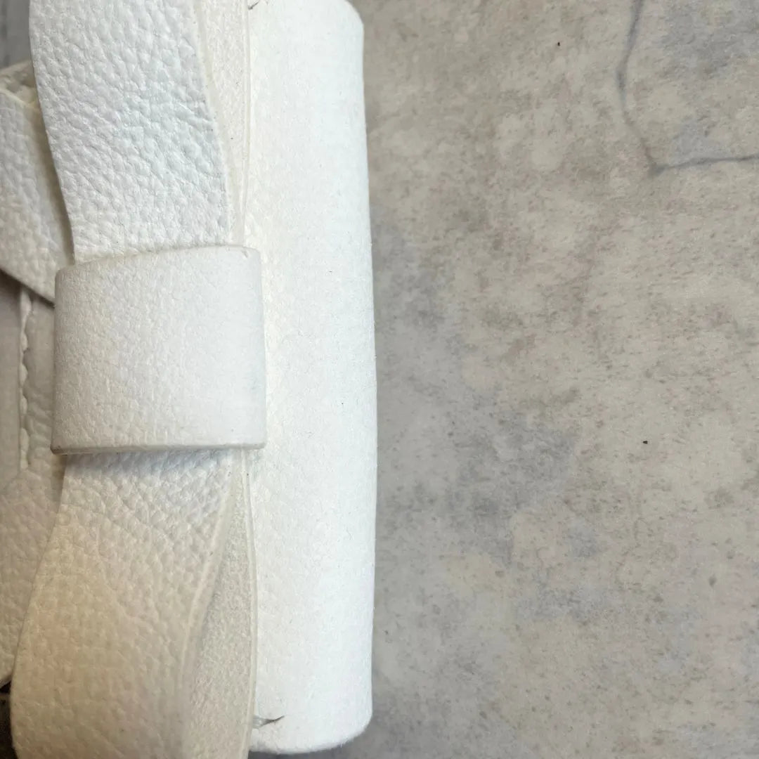 White bow minimalwallet