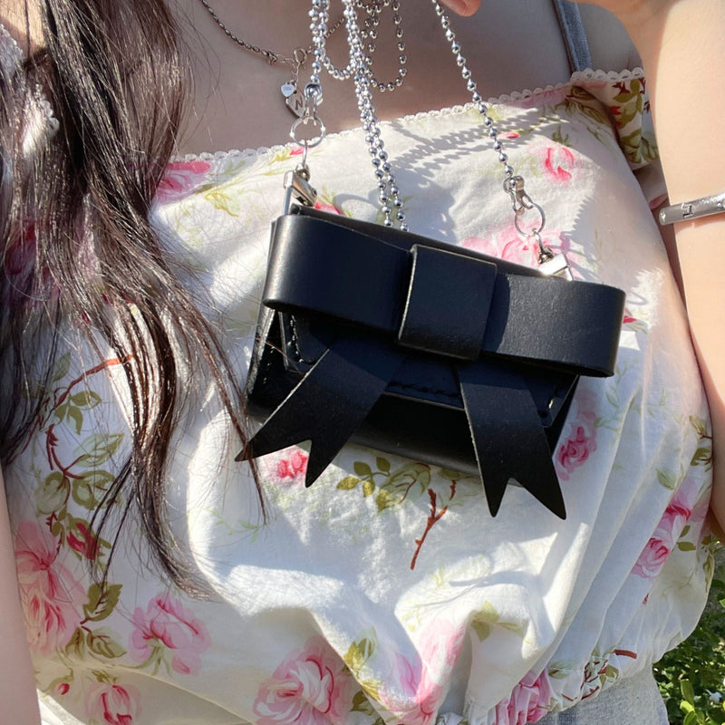 Ball Chainを付けて携帯したBlackのBow MiniWallet