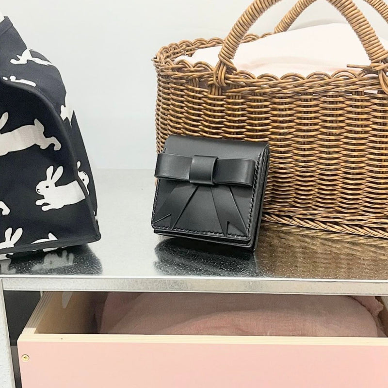 Bow Wallet：バッグと財布