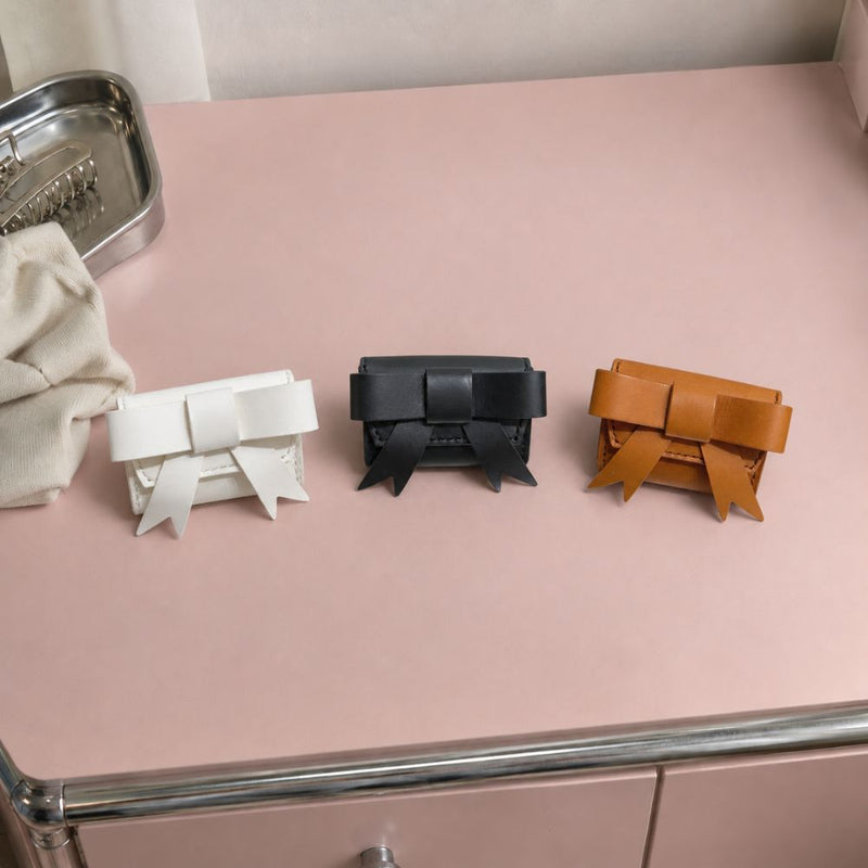 Bow MiniWalletの色と革の表面